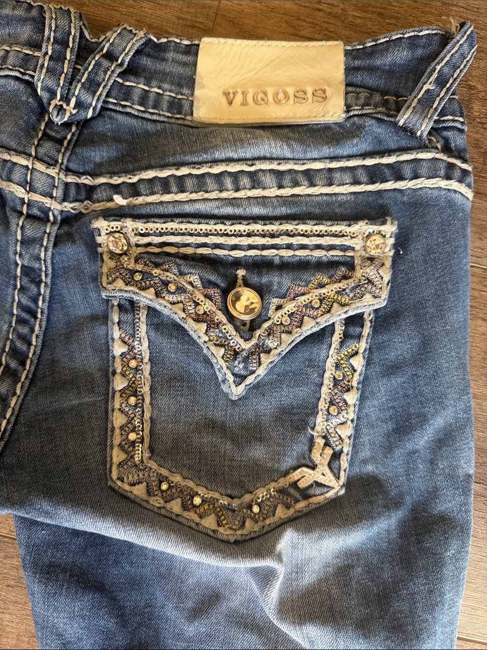 Vigoss Women's Blue Embellished Capris
size 26
